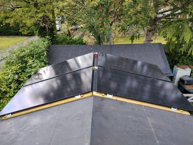 4 Ecoflow Panels on a shed roof